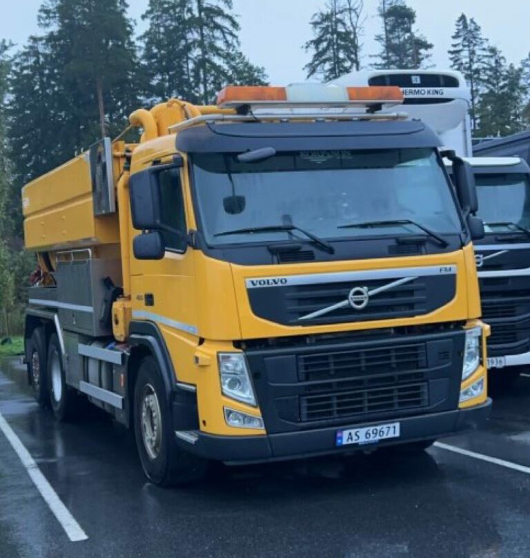 Hemnes kommune har kjøpt en brukt sug- og spylebil av merke Volvo FM420.