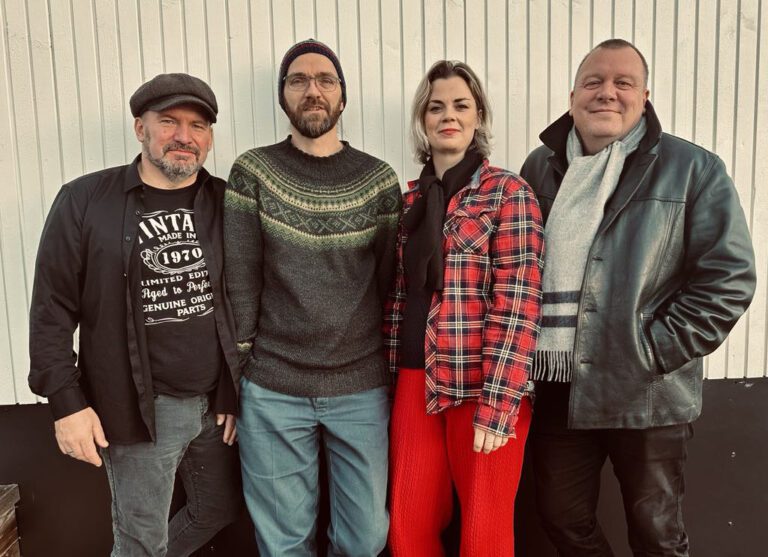 Ida Maria har med seg tre Hemnesgutter i det nye bandet sitt. F.v.: Holger Christian Sjåvik, Tage Vedal, Ida Maria Børli-Sivertsen og Tor-Petter Aanes.