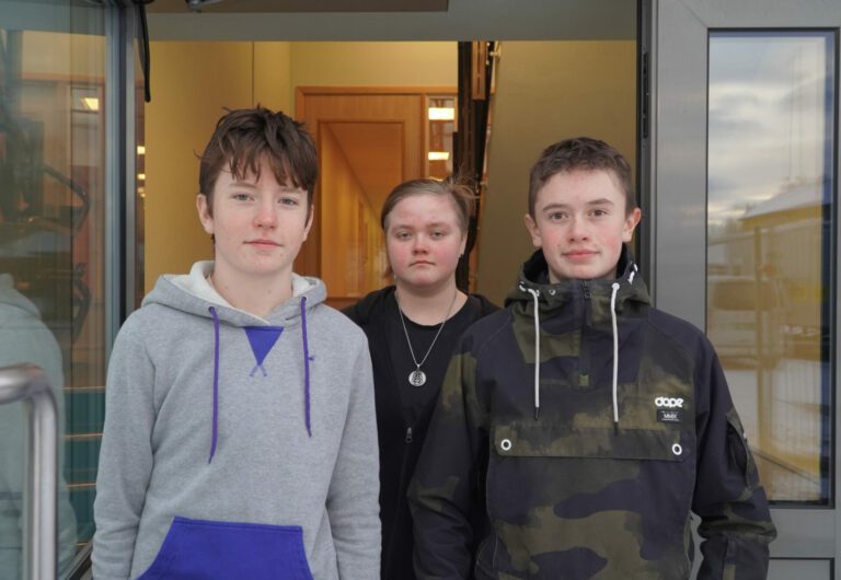 Håkon Lillebjerka, Sigrid Finnes og Helge Leander Valla ved Korgen sentralskole.